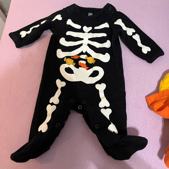 Carters skeleton onsie - Picture 1 of 1